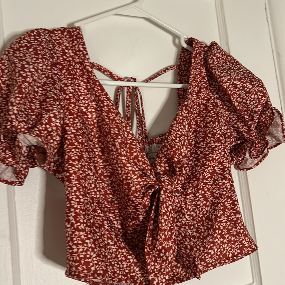 RED FLORAL TOP - Picture 3 of 5